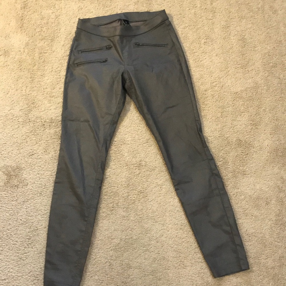 Excellent condition shimmer grey legging pants